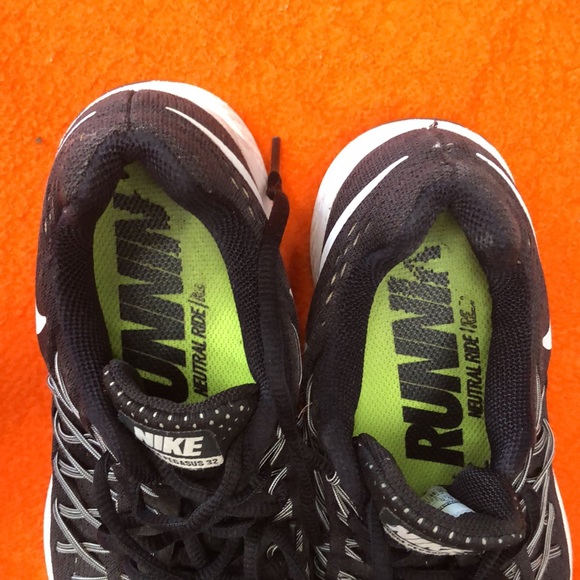 Nike tennis shoes - Picture 2 of 7